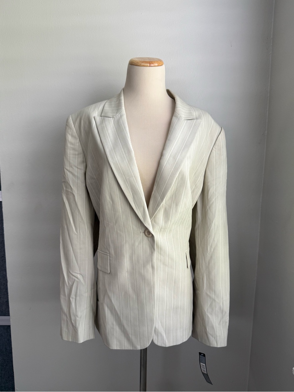 NWT Tahari Pinstripe Blazer – Size 18